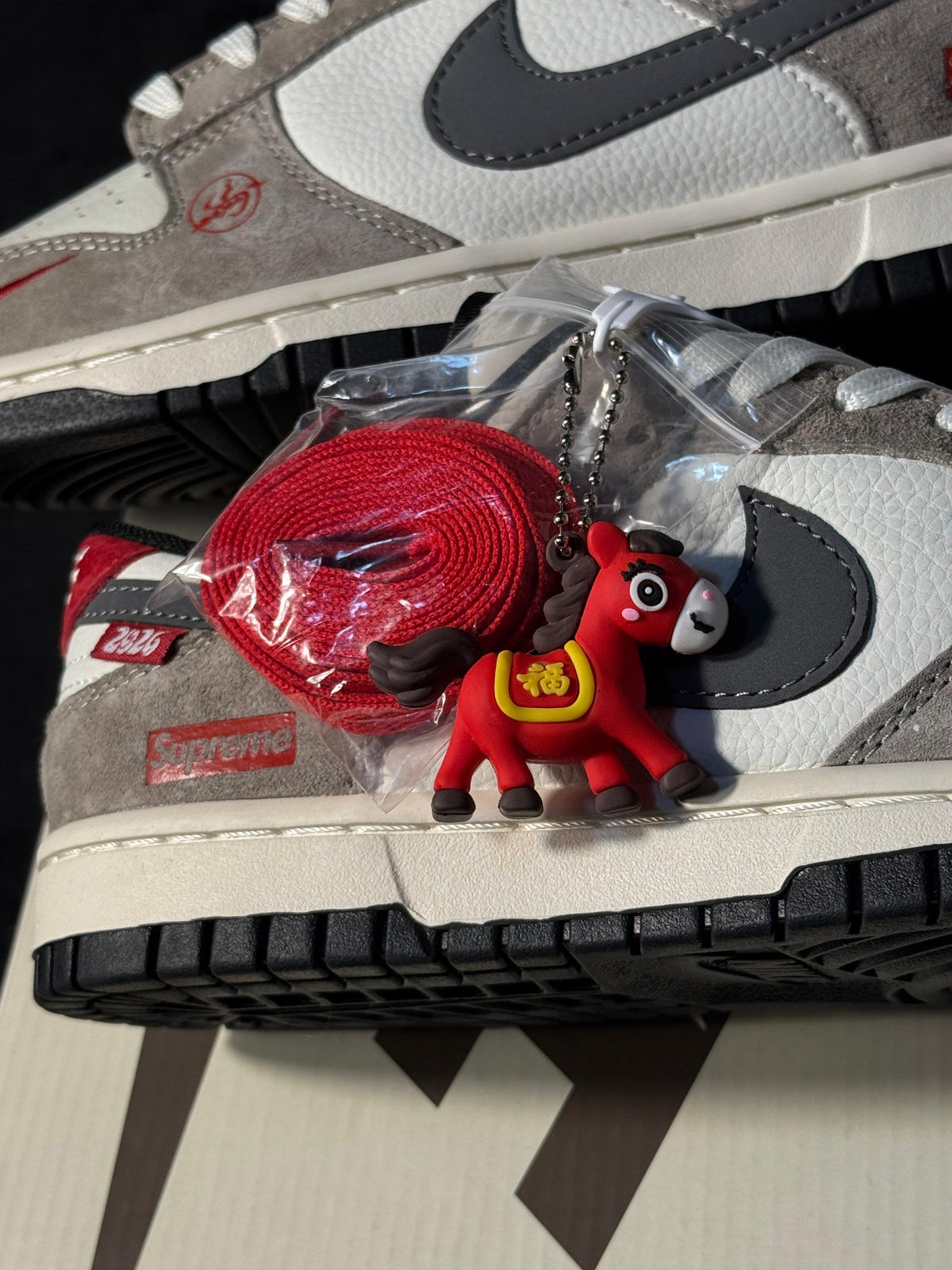 SB Dunk Low Supreme