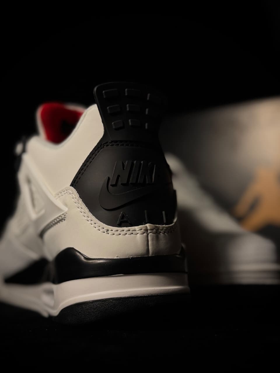 RETRO 4 "Flight Club"