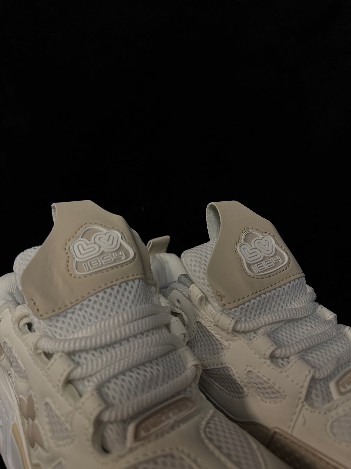 LV SKATE Beige